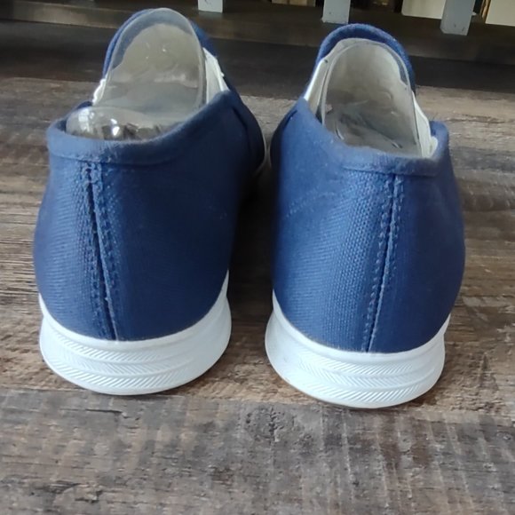 Hanes 'BARB' Soft Fit sneakers Size 9W - Picture 3 of 12